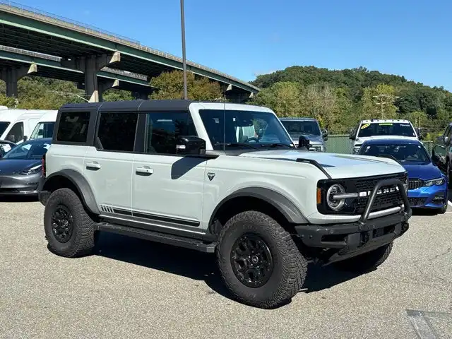 2021 Ford Bronco First Edition 4WD Advanced's photo