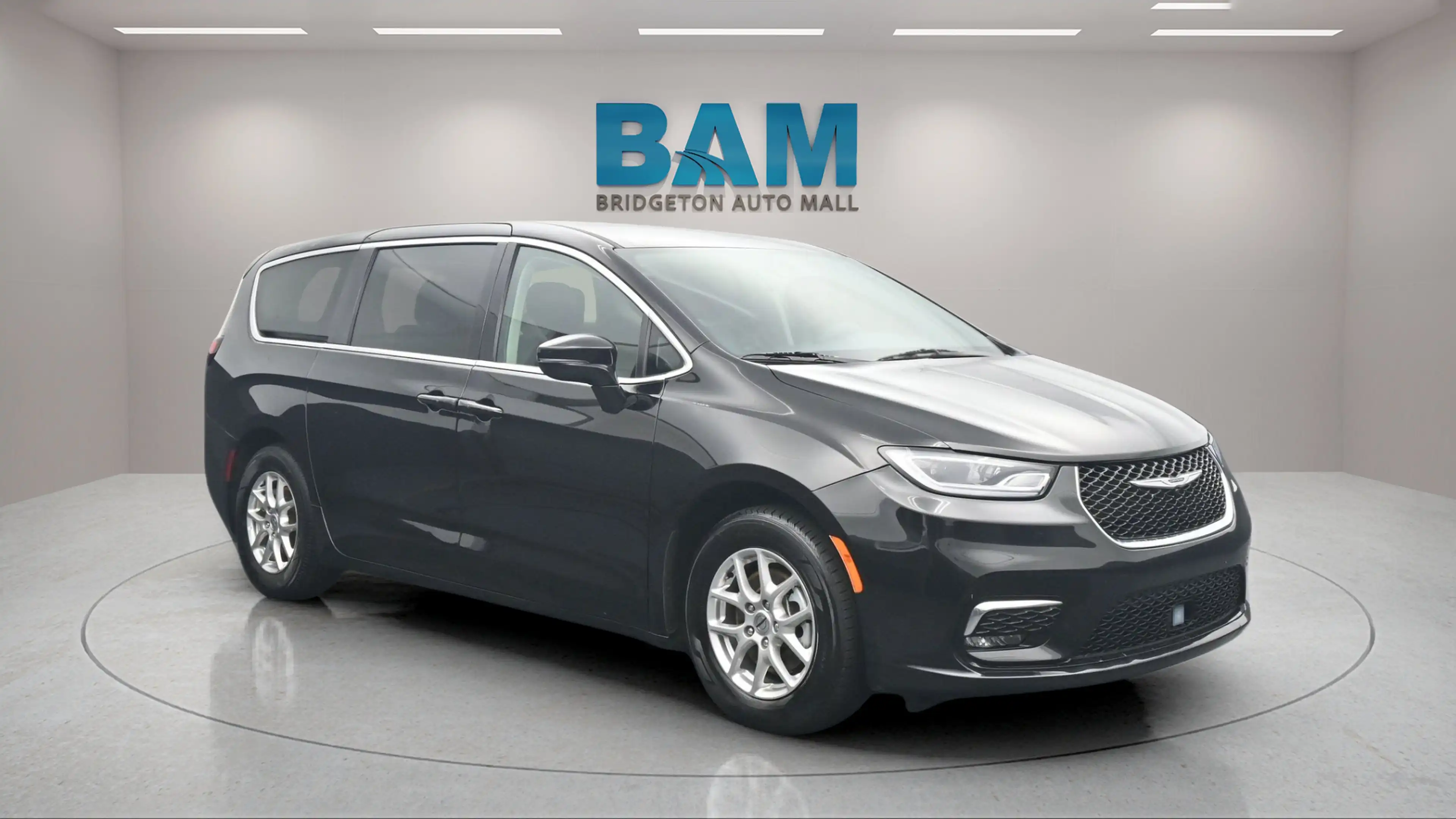 2024 Chrysler Pacifica Touring L's photo