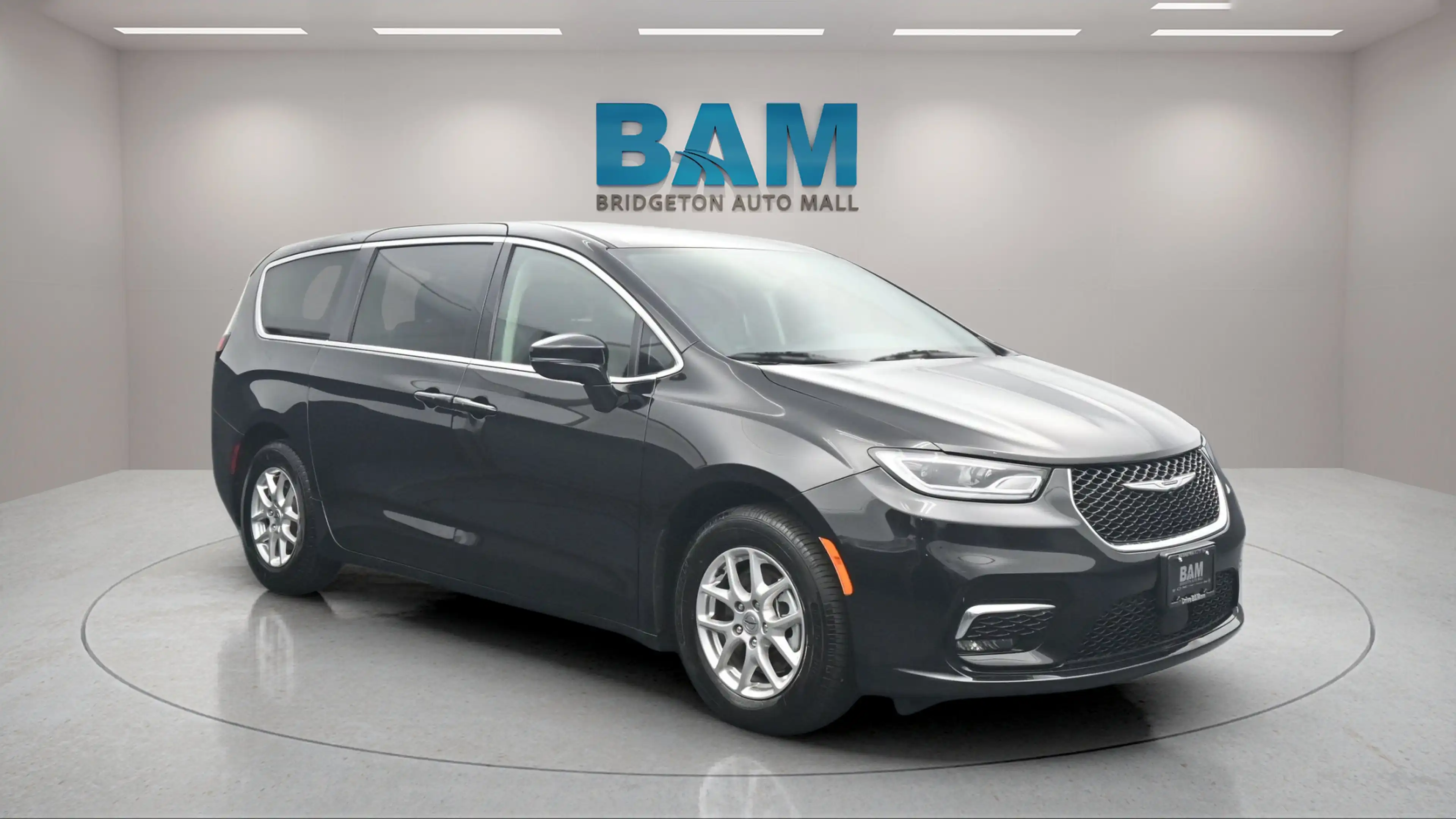 2024 Chrysler Pacifica Touring L's photo