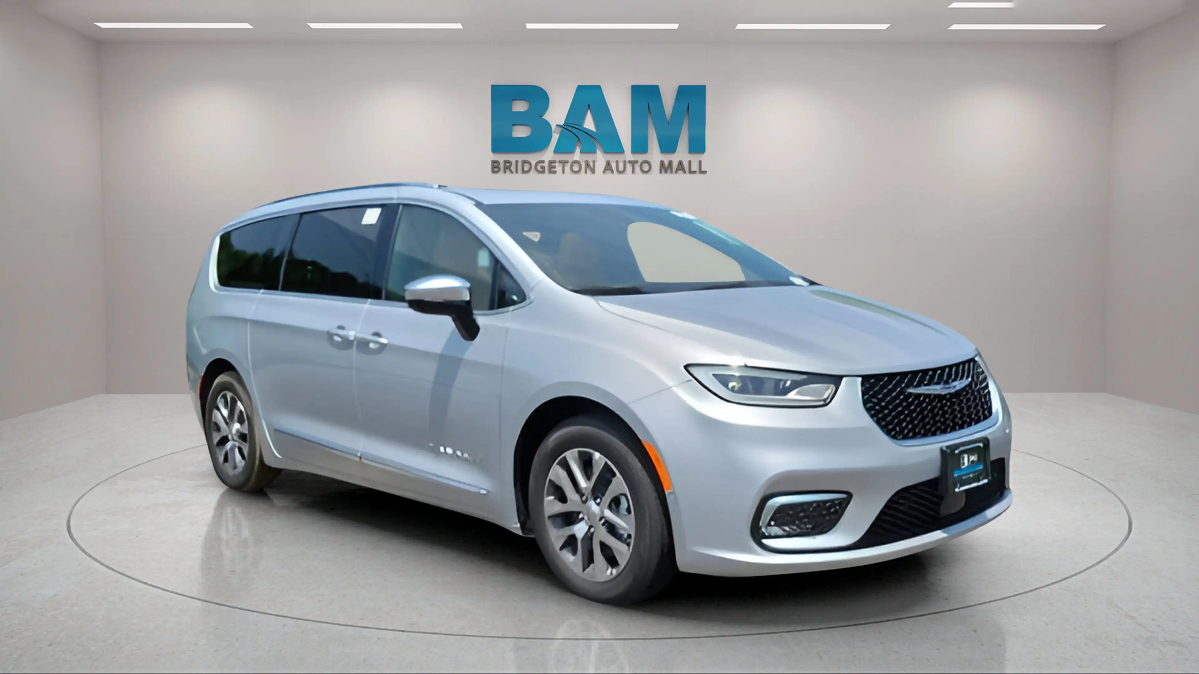 2023 Chrysler Pacifica Hybrid Pinnacle Hybrid's photo
