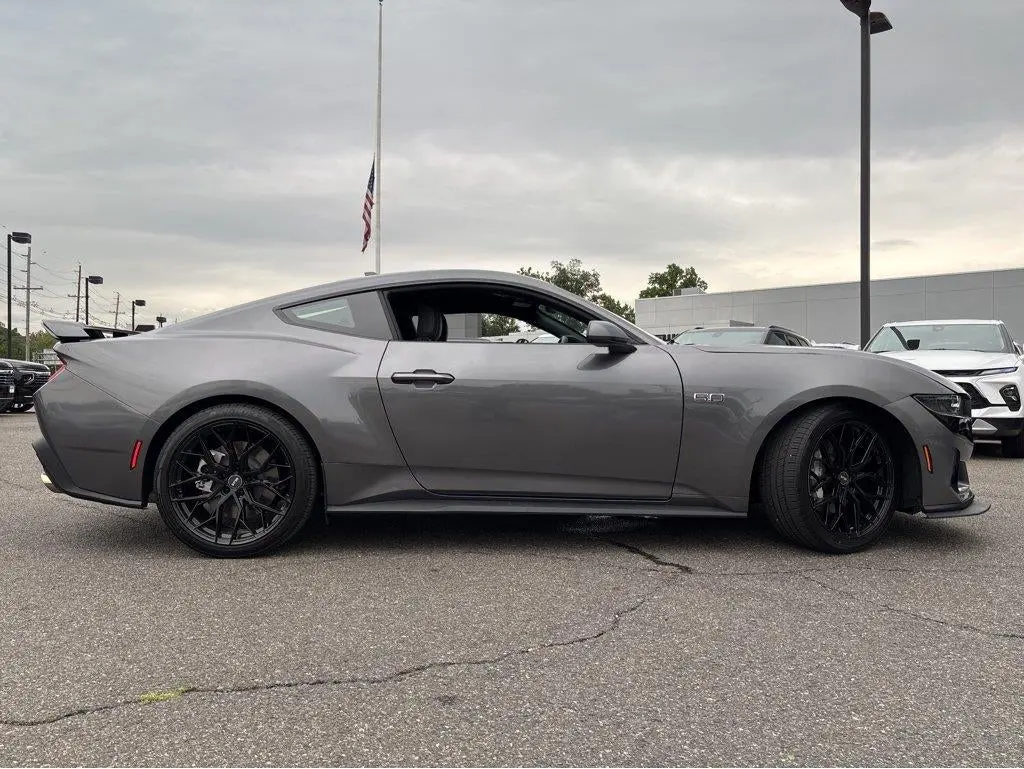 2026 Ford Mustang GT Fastback photo 5
