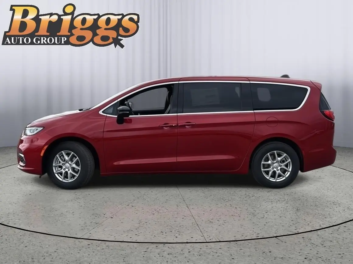 2026 Chrysler Pacifica Select photo 3