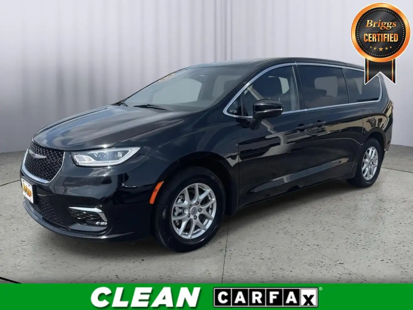 2025 Chrysler Pacifica Select's photo