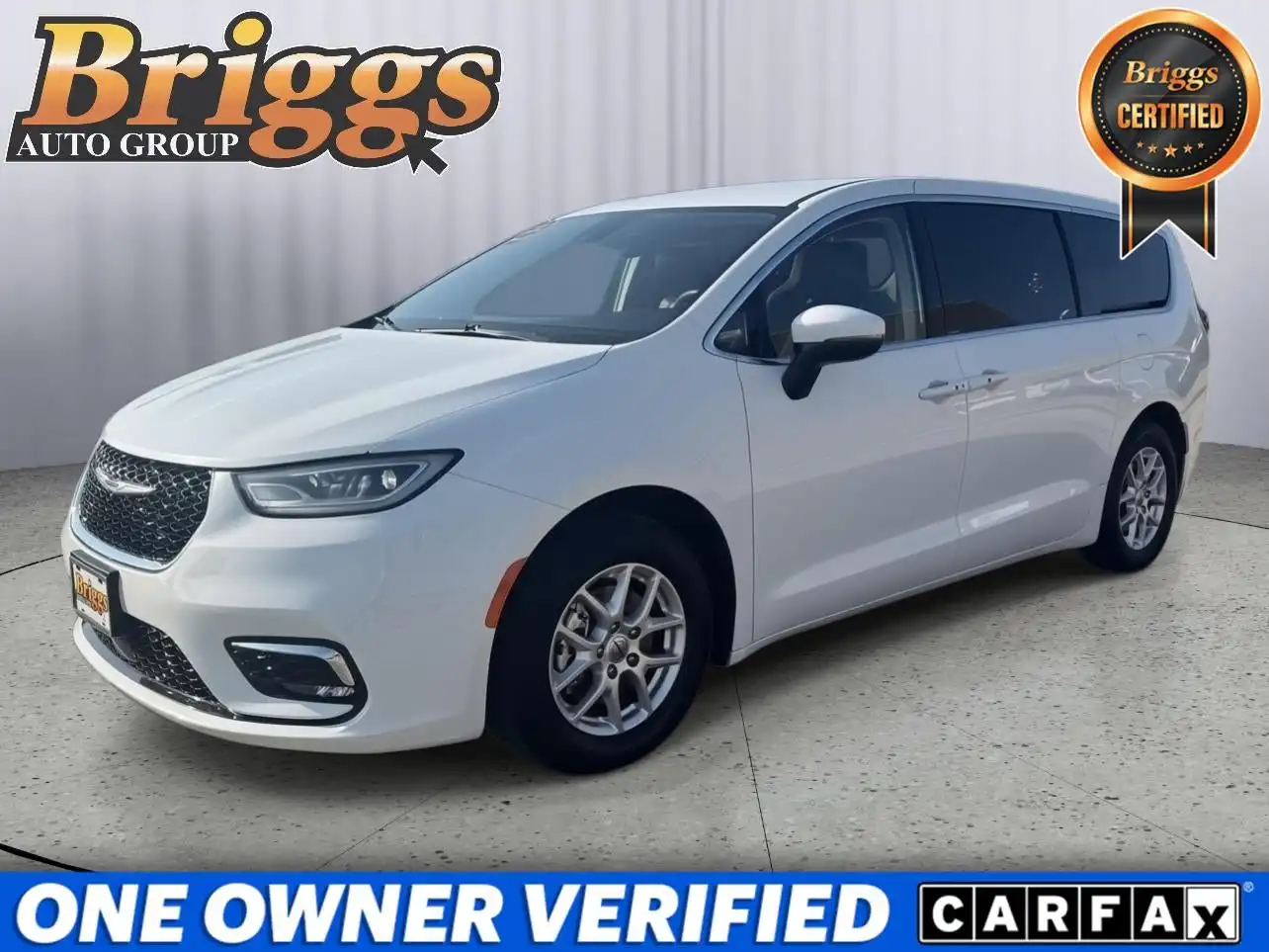 2023 Chrysler Pacifica Touring L's photo