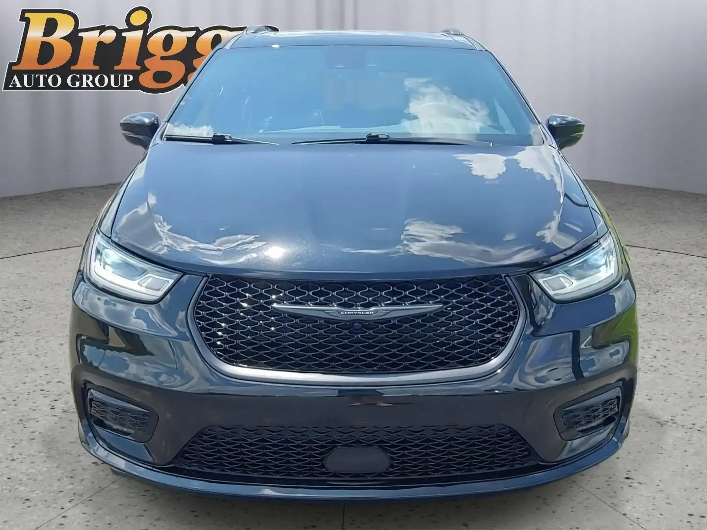 2025 Chrysler Pacifica Limited's photo