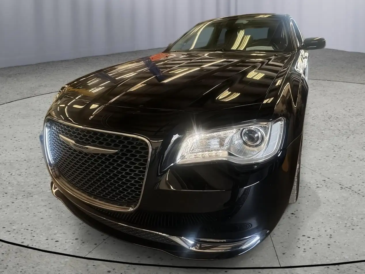 2019 Chrysler 300 Touring L RWD's photo