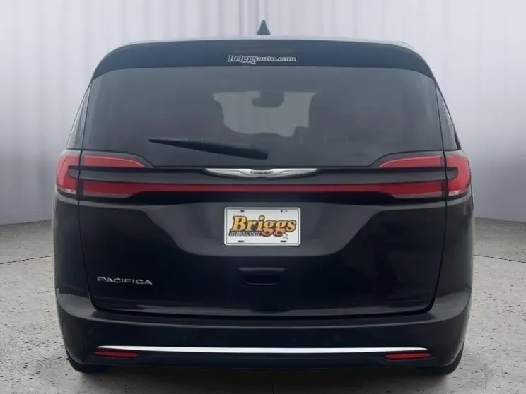 2023 Chrysler Pacifica Touring L photo 5