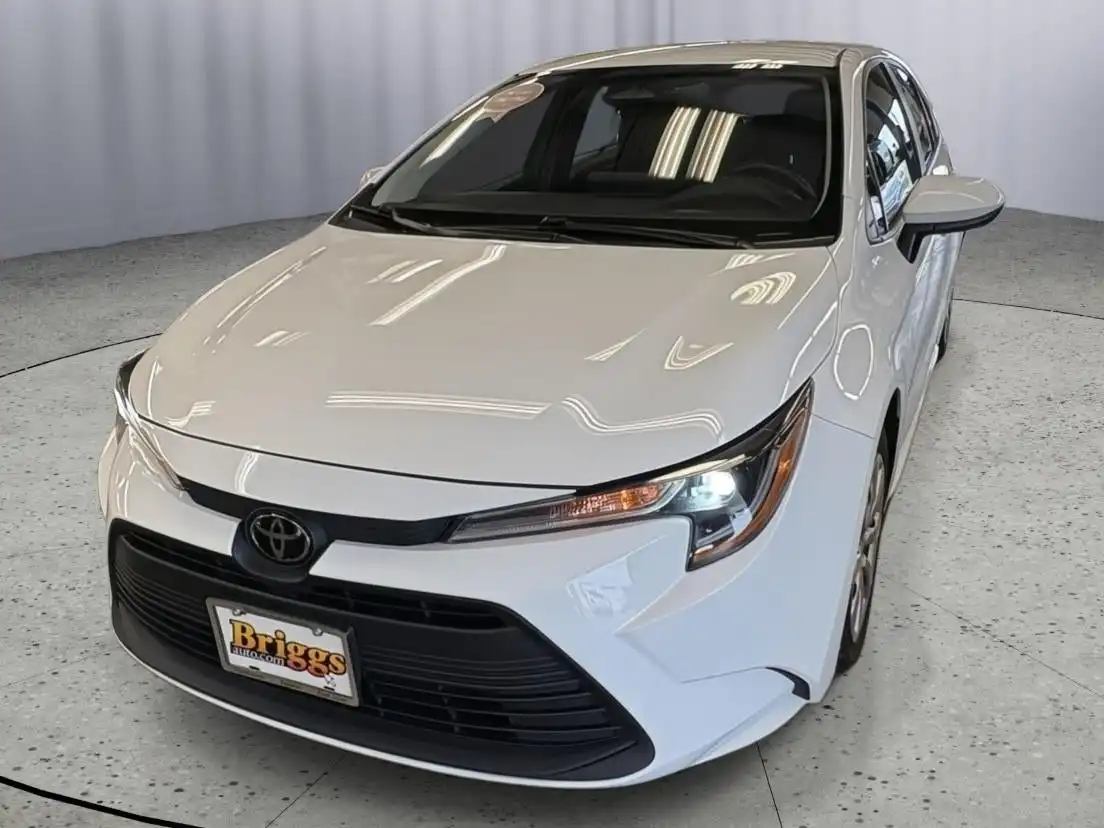 2025 Toyota Corolla LE CVT's photo