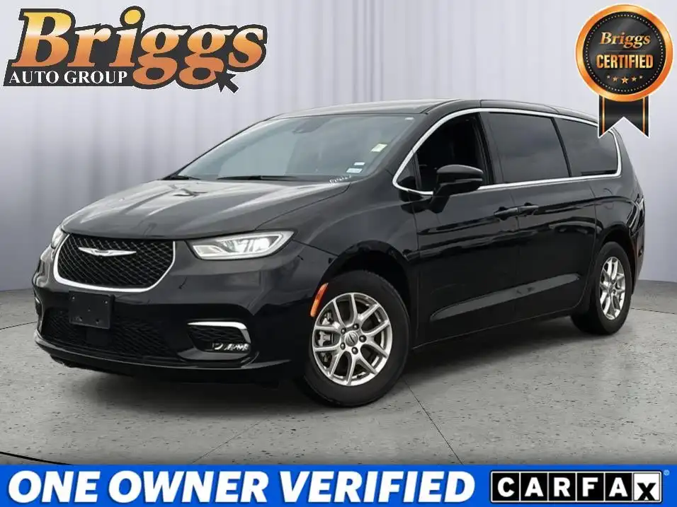 2025 Chrysler Pacifica Select's photo