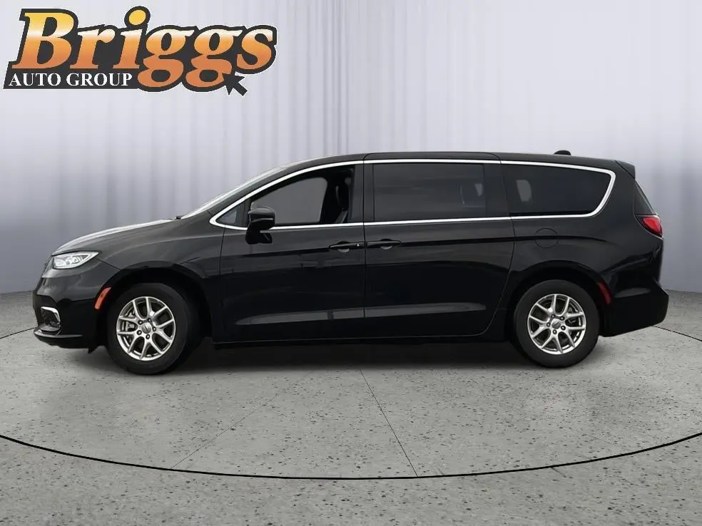 2025 Chrysler Pacifica Select photo 4