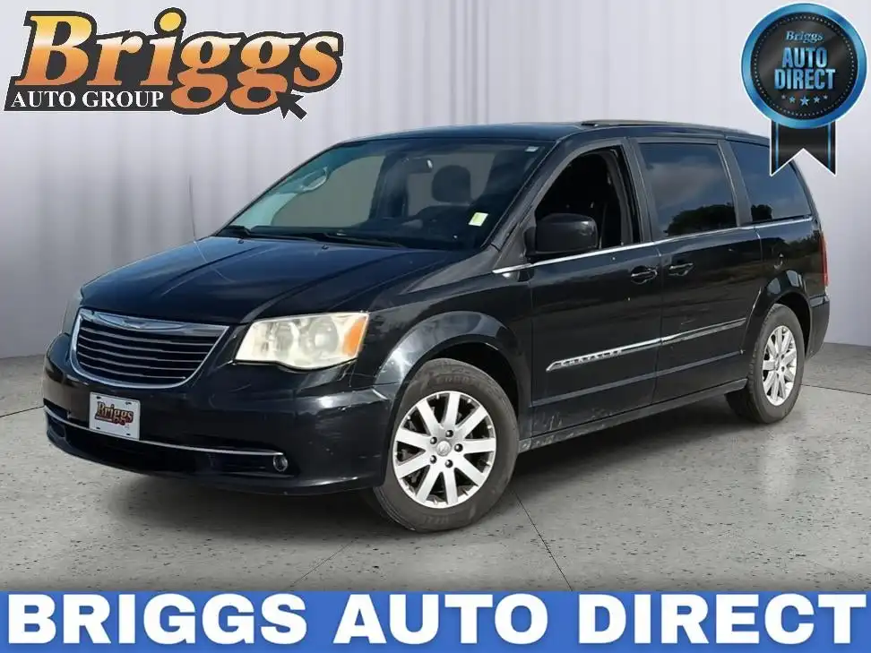 2015 Chrysler Town & Country Touring's photo