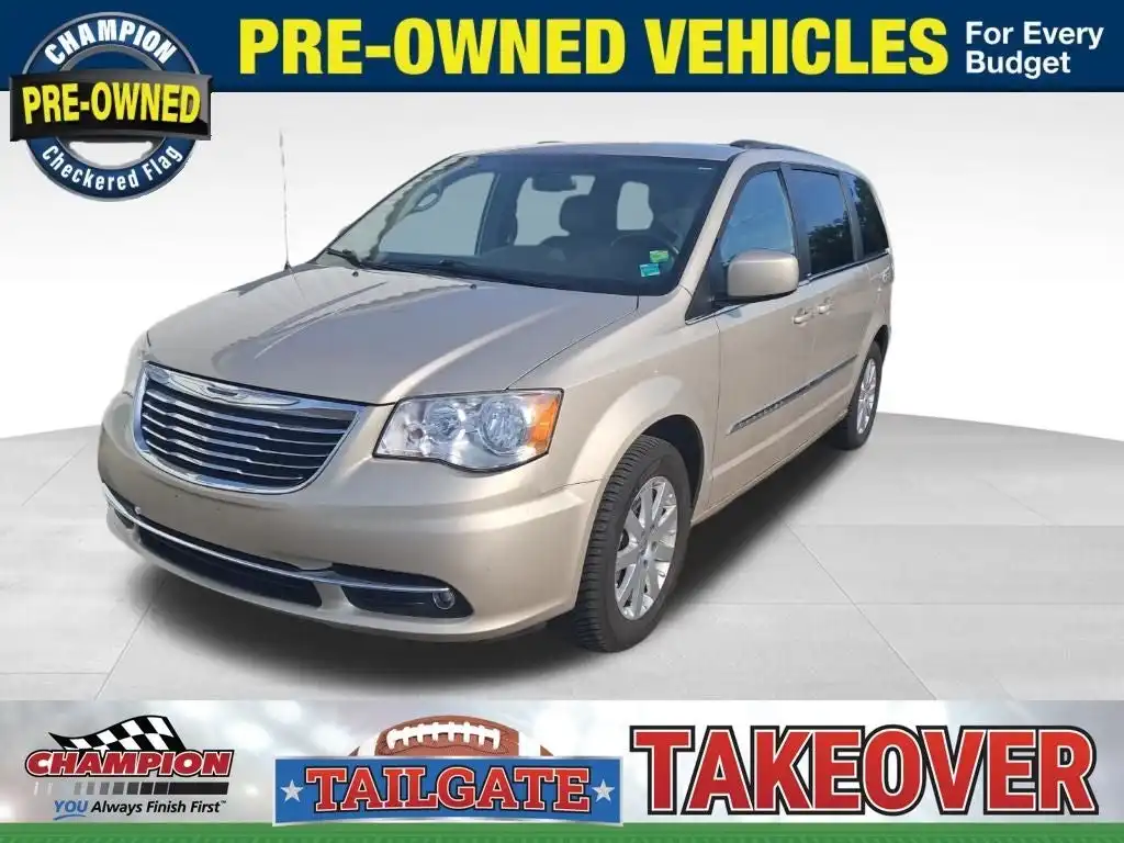2013 Chrysler Town & Country Touring's photo