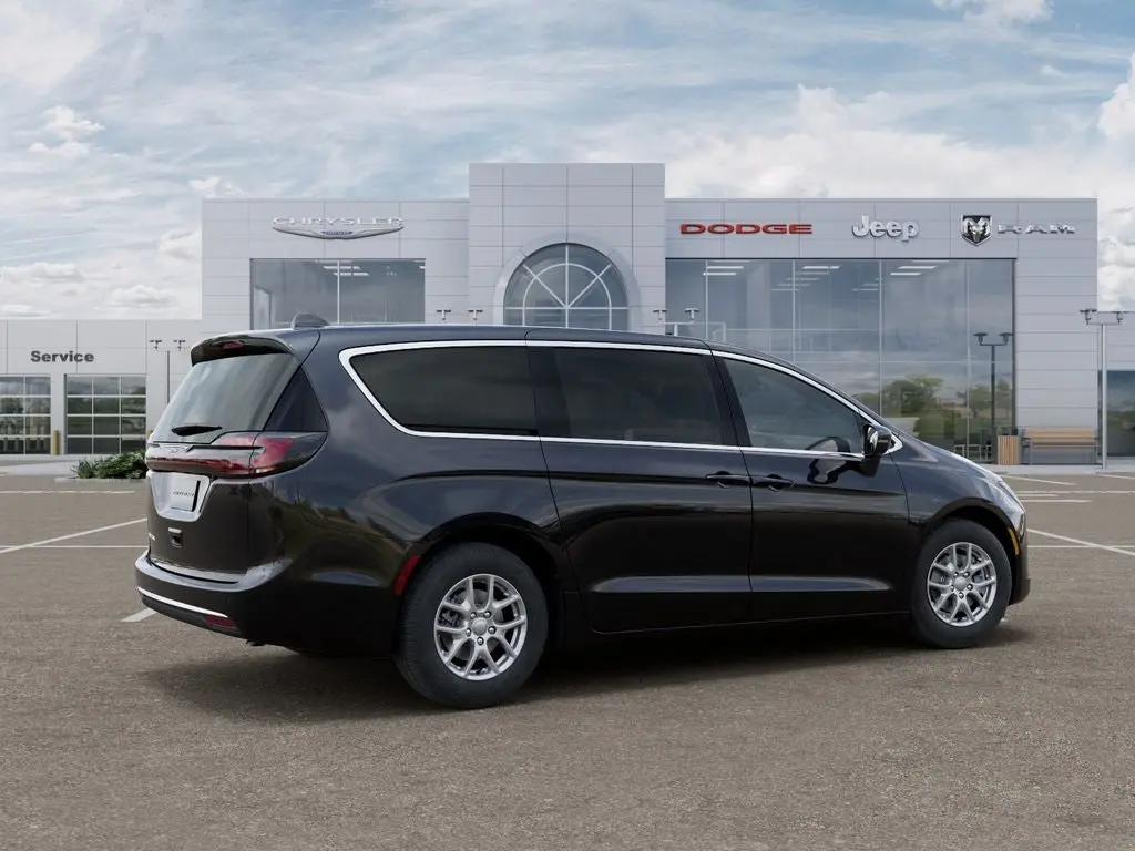2027 Chrysler Pacifica Select photo 4