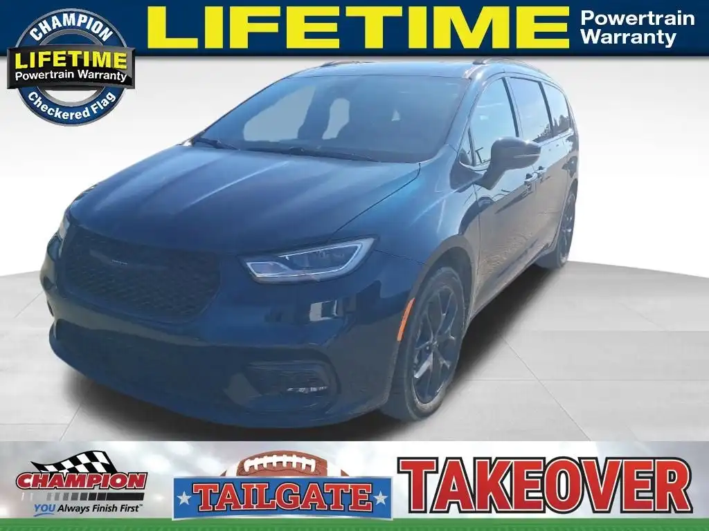 2023 Chrysler Pacifica Limited AWD's photo