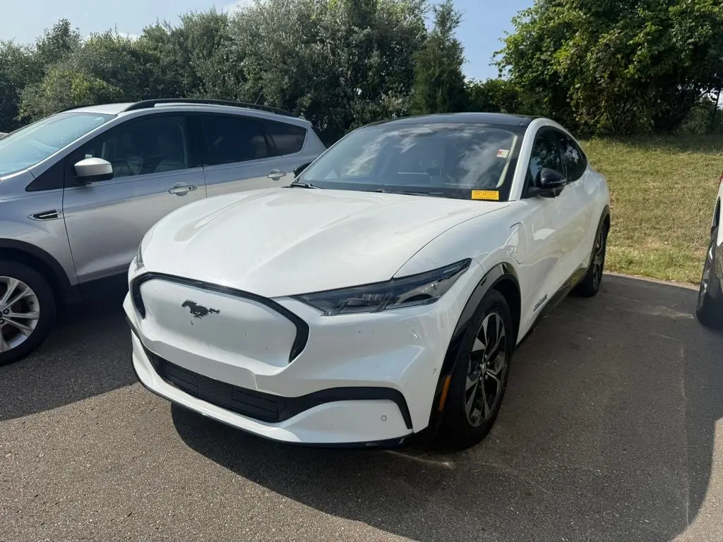 2023 Ford Mustang-Mach-e Premium photo 3
