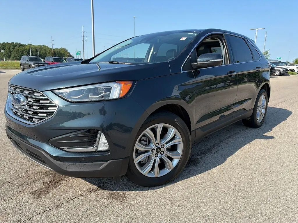 2023 Ford Edge Titanium AWD photo 3