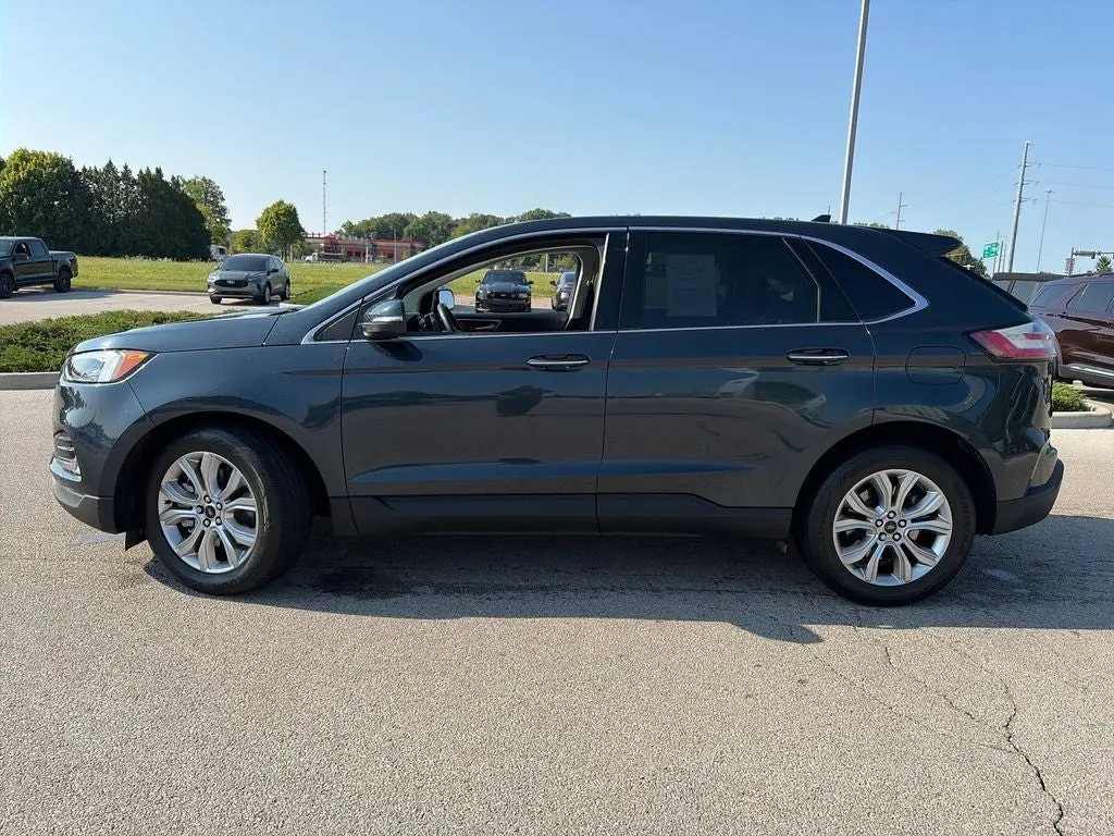 2023 Ford Edge Titanium AWD photo 4