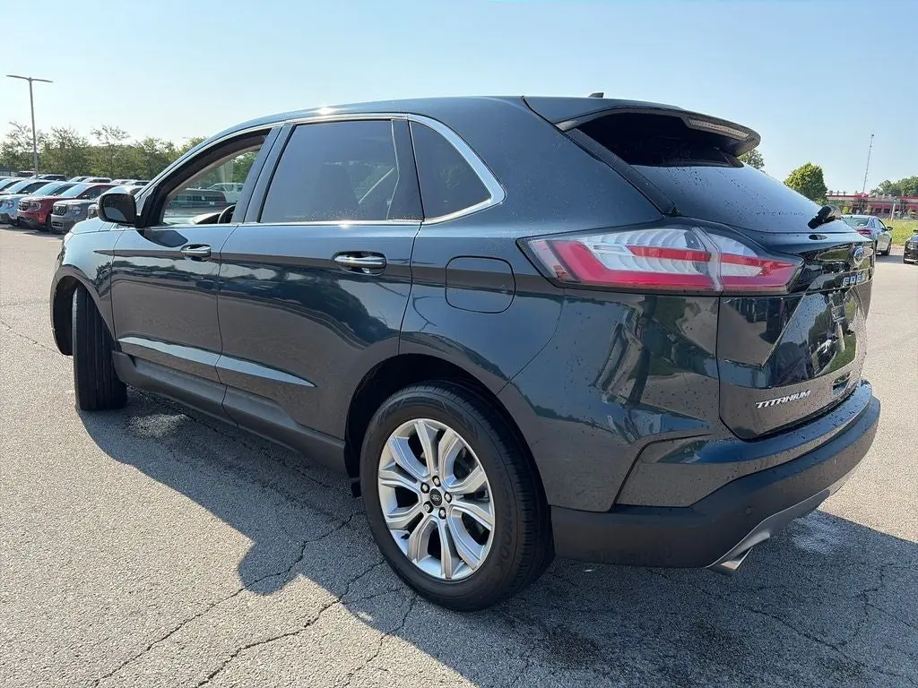 2023 Ford Edge Titanium AWD photo 5