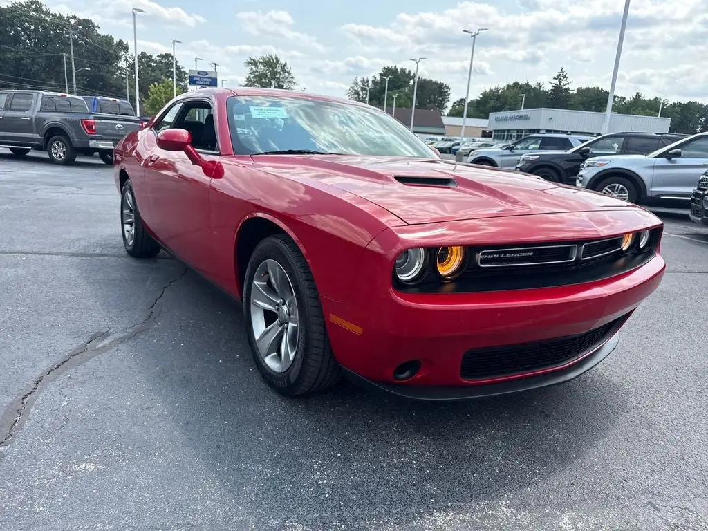 2016 Dodge Challenger SXT photo 4