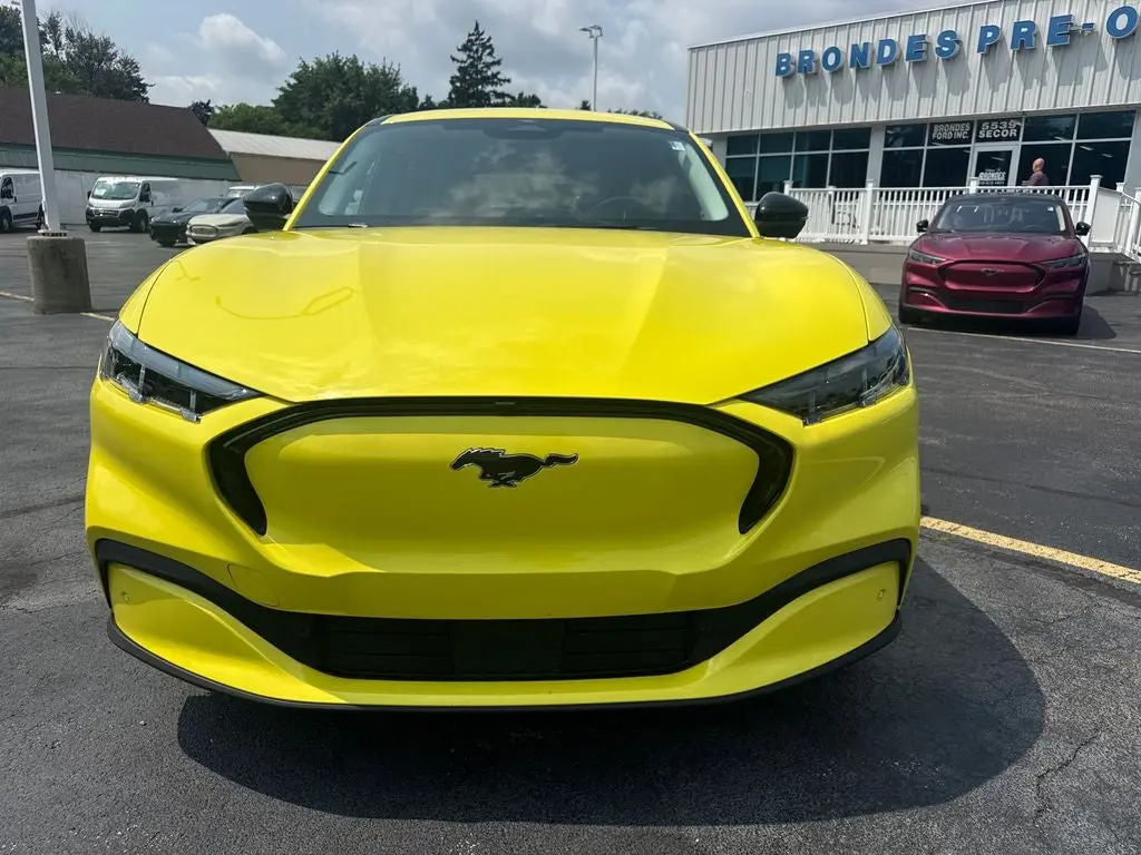 2025 Ford Mustang-Mach-e Premium photo 3
