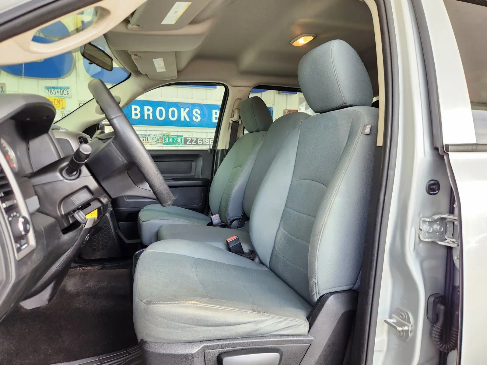 2015 RAM 1500 Express 4x4 Crew Cab photo 4