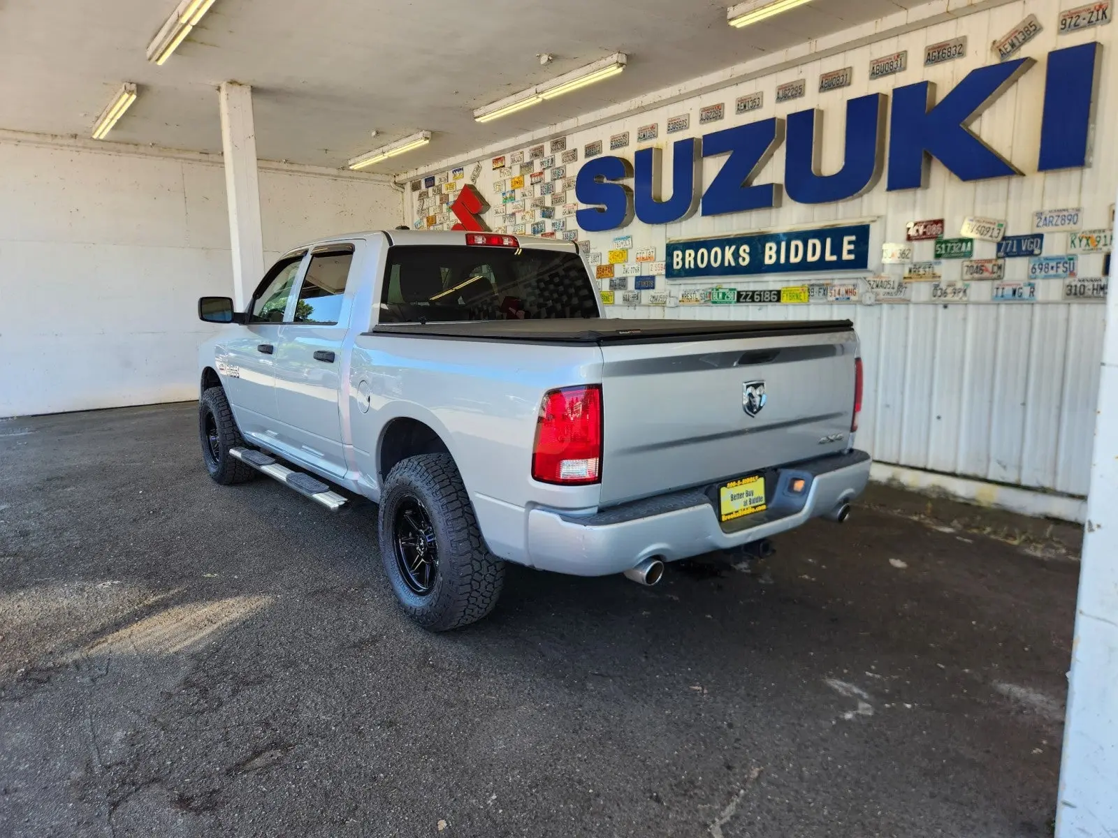 2015 RAM 1500 Express 4x4 Crew Cab photo 5