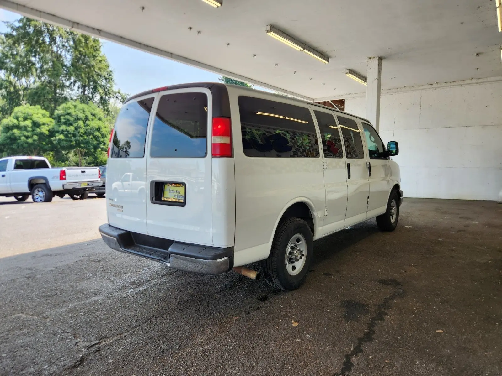 2011 Chevrolet Express 2500 LS photo 3