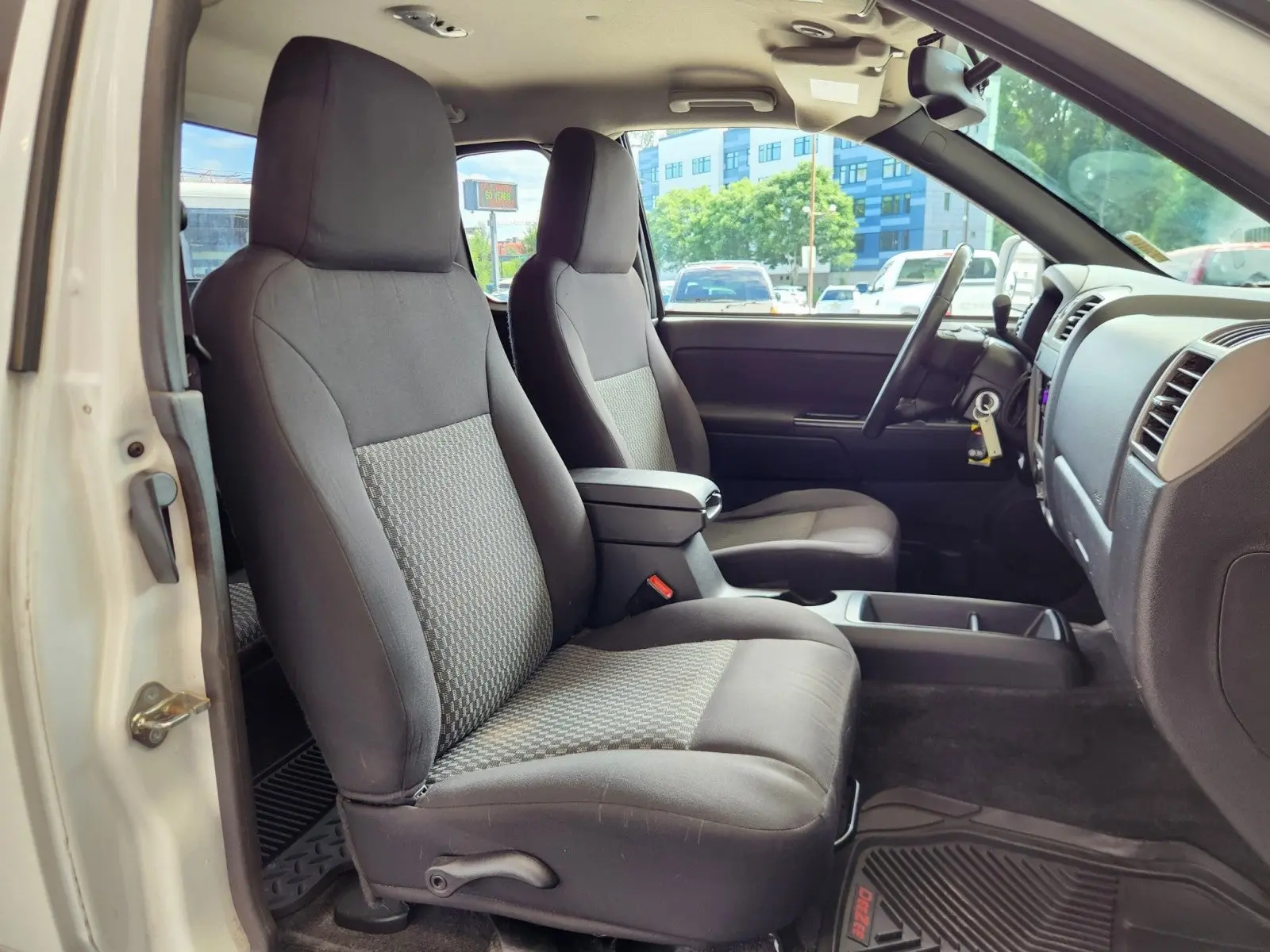 2012 Chevrolet Colorado 1LT Extended Cab photo 4