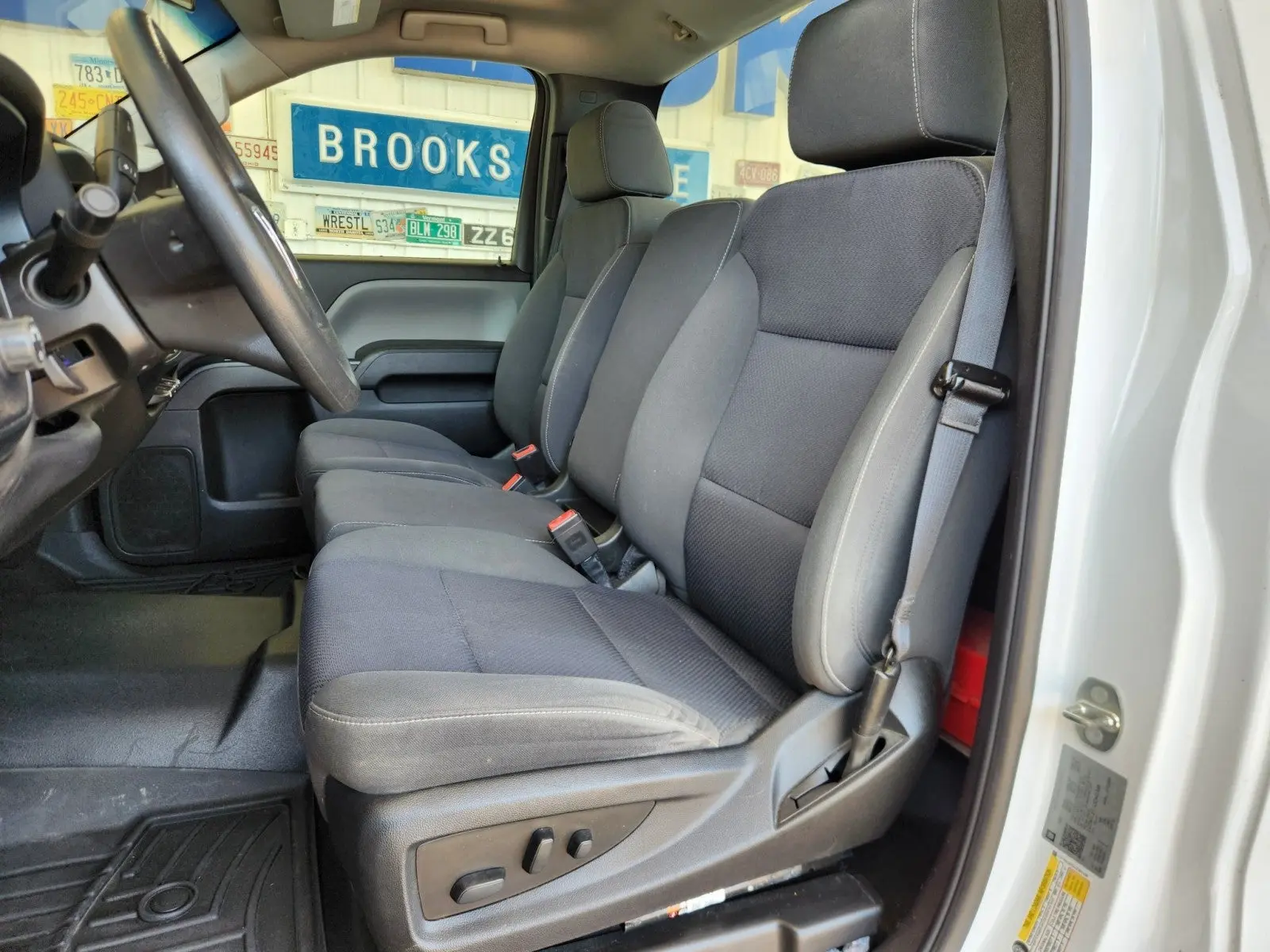 2018 GMC Sierra 2WD Regular Cab Standard Box photo 4