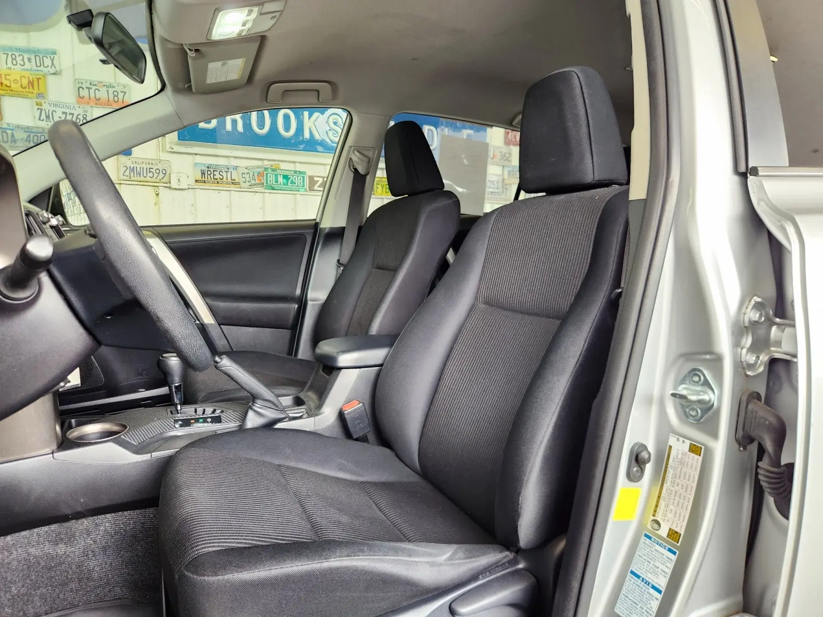 2015 Toyota RAV4 LE AWD photo 4