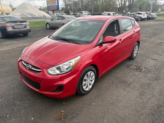 2017 Hyundai Accent SE 5-Door 6-Speed Automatic's photo