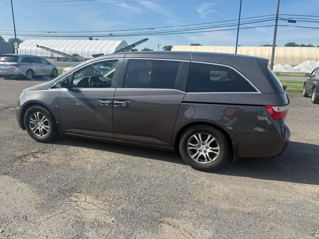 2013 Honda Odyssey EX photo 3