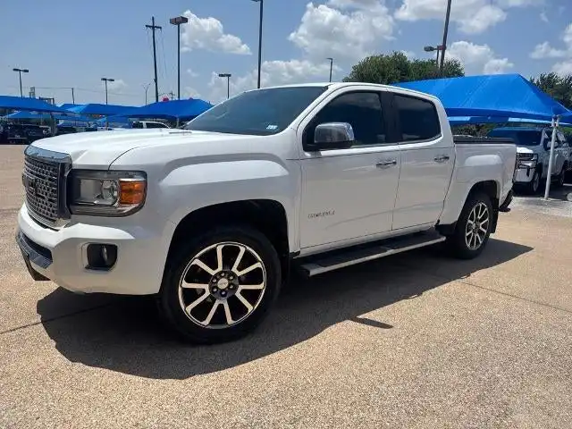2017 GMC Canyon 4WD Denali Crew Cab Short Box's photo