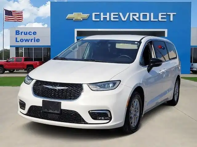 2024 Chrysler Pacifica Touring L's photo