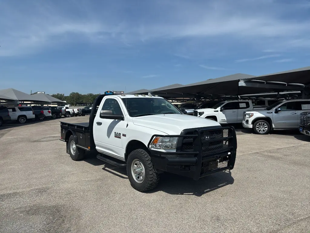 2017 RAM 2500 Tradesman 4X4 Regular Cab photo 3