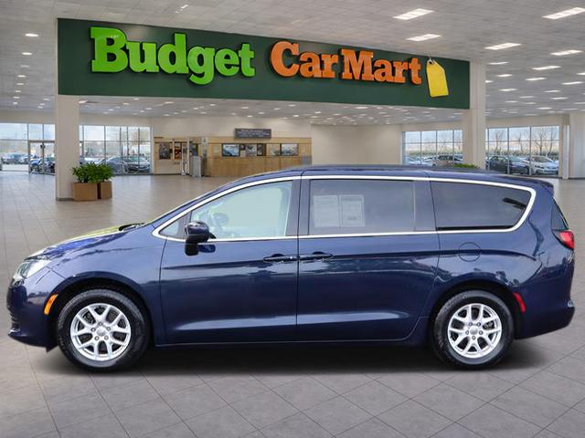 2017 Chrysler Pacifica Touring photo 5