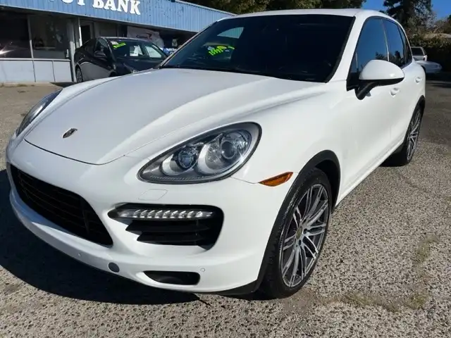 2013 Porsche Cayenne Turbo's photo