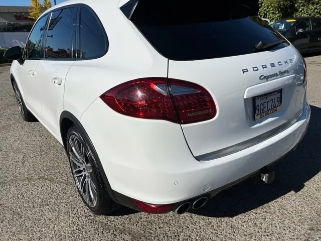 2013 Porsche Cayenne Turbo photo 3