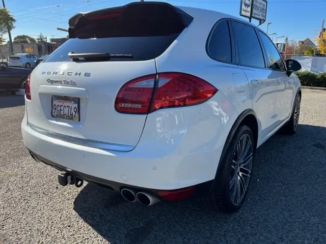 2013 Porsche Cayenne Turbo photo 4
