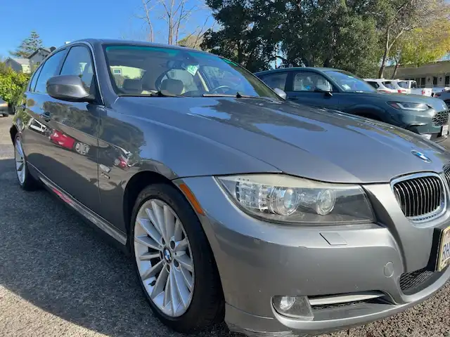 2009 BMW 3 Series 335xi Sedan's photo