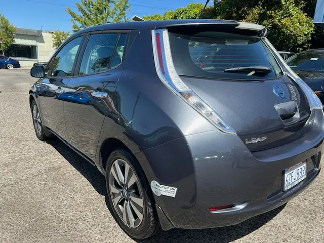 2013 Nissan Leaf SL photo 3