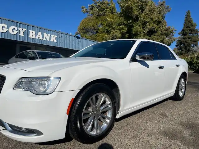 2017 Chrysler 300 C's photo