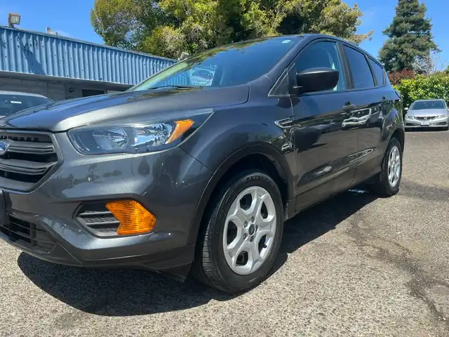 2019 Ford Escape S's photo
