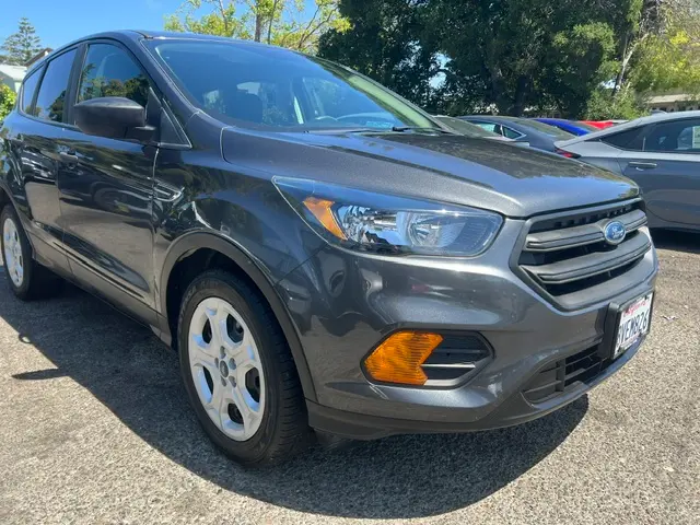 2019 Ford Escape S photo 5