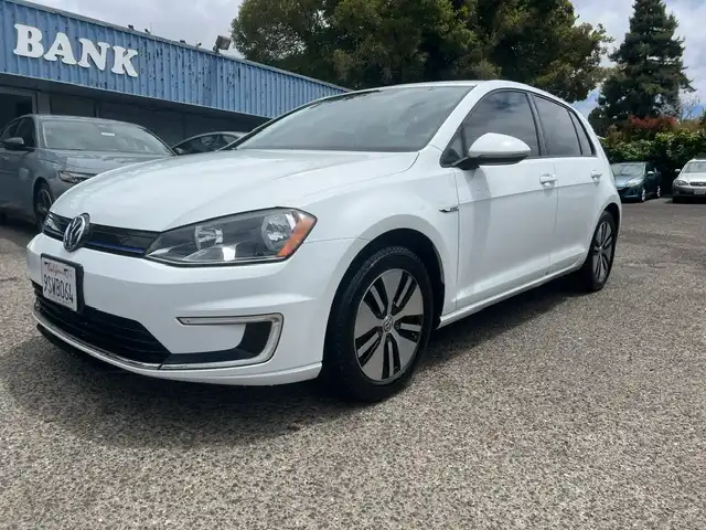 2016 Volkswagen e-Golf e-Golf SE's photo