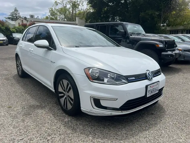 2016 Volkswagen e-Golf SE photo 5
