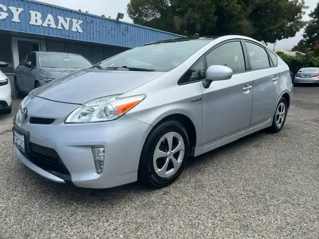 2013 Toyota Prius Three's photo