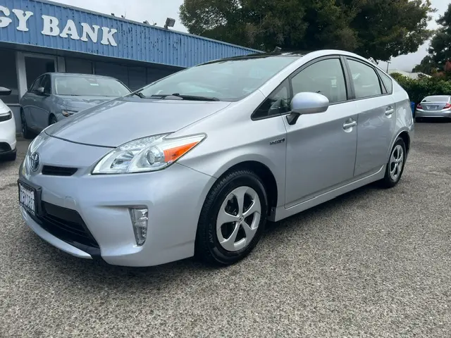 2013 Toyota Prius Three photo 5