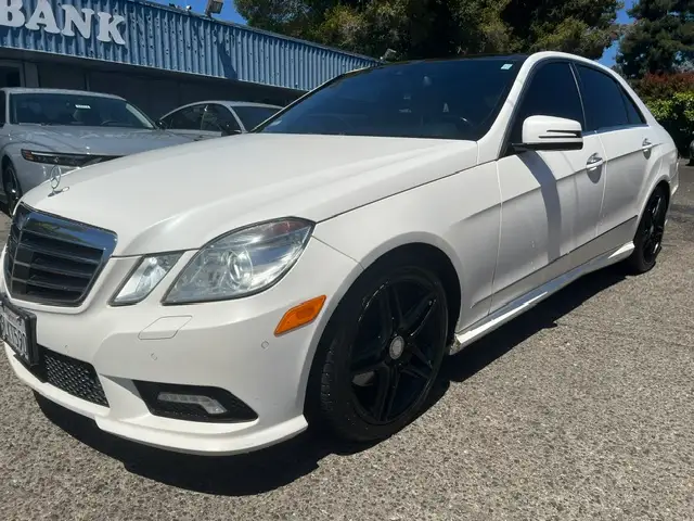 2011 Mercedes-Benz E-Class E350 Sport photo 1