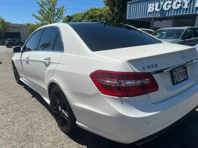 2011 Mercedes-Benz E-Class E350 Sport photo 3